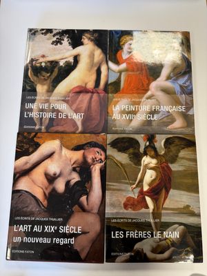 une photo d'un livre sur lequel figurent des images de femmes