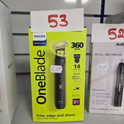 trois types différents de rasoirs électriques en rayon
