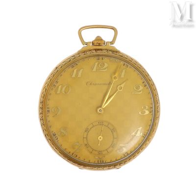 une montre de poche en or avec des chiffres romains sur le cadran