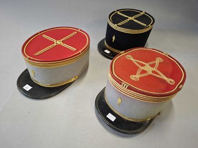 Deux KEPIS de l'ECOLE MILITAIRE de SAINT CYR dont un élève o…