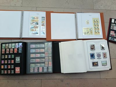 5 albums de timbres dont France, Monaco et divers