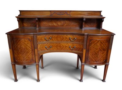 un buffet ancien en noyer, doté de deux tiroirs et de deux portes