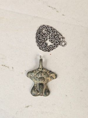 Rome antique. Une amulette phallique en bronze. Accidents, a…