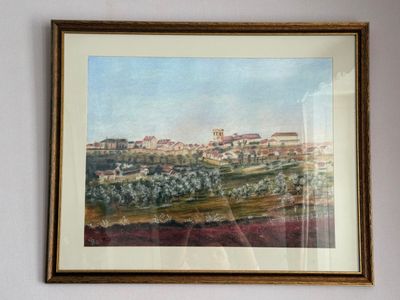 tableau représentant un paysage, encadré et accroché au mur