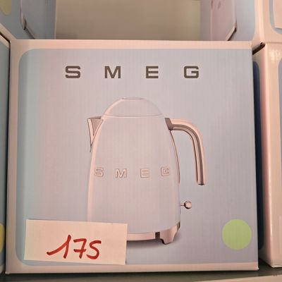 une boîte sur laquelle est représentée une bouilloire