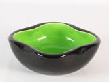 bol noir et vert sur fond blanc
