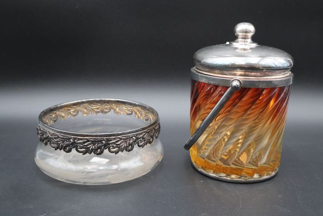 Pot à biscuit en cristal Baccarat couvercle en métal argenté, cou...