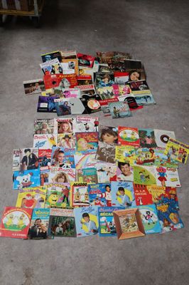 70 vinyles env. 45 tours Thématique : enfance (Dorothée, Dou…