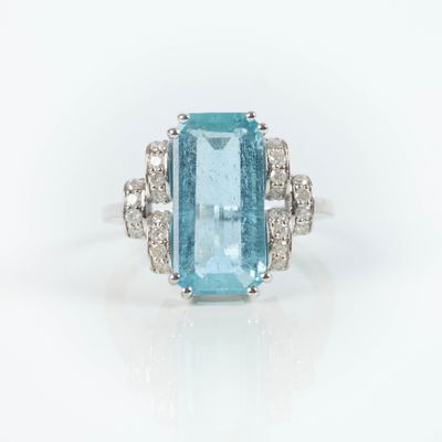 Bague en or gris sertie d'une aigue-marine taille émeraude p… - Photo 1