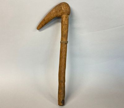 Afrique de l'Est. Herminette aviforme en bois sculpté H. 49 …