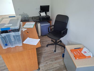 Mobilier de bureau , hors live , uniquement en présentiel