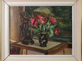 une peinture de fleurs rouges dans un vase sur une table