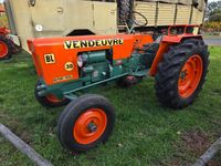 Tracteur agricole VENDEUVRE. Modèle BL 30.