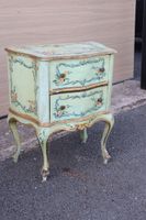 Chevet en bois en vernis européen de rinceaux et fleurs sur …