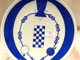 une assiette avec un motif bleu et blanc