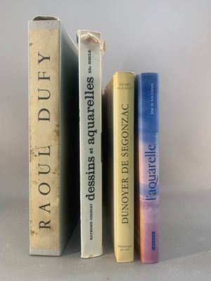 trois livres posés l'un à côté de l'autre sur une table