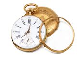 une montre de poche en or avec un cadran blanc et des chiffres romains
