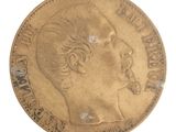 une vieille pièce d'or sur laquelle est représenté le visage d'une femme