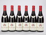 six bouteilles de vin rouge alignées sur une table