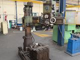 a machine that is sitting in the middle of a room