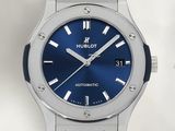 Montre automatique Hublot avec cadran bleu et bracelet en caoutchouc bleu