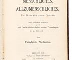 un livre ouvert sur lequel figure un titre en allemand