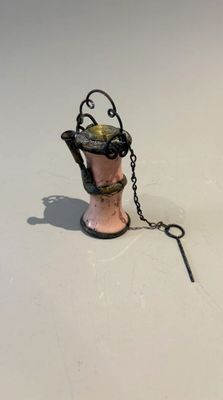 TROIS PIPES A EAU en porcelaine à glaçure jaune et rose.