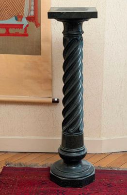 a vase that is sitting on a rug in a room