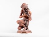 statue représentant une femme à genoux, les mains sur le visage
