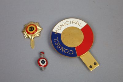 France Lot de 3 insignes du Conseil municipal.
