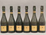 six bouteilles de champagne sont alignées