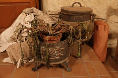 Chaudron, socle et élément en fer forgé // Enlèvement unique… - Photo 1