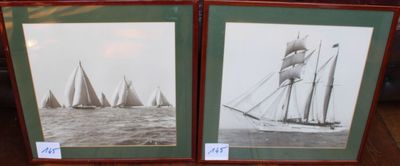 deux photos en noir et blanc d'un voilier en mer