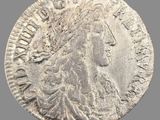 Pièce en argent avec la tête d'une femme de profil