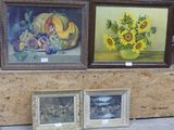 trois tableaux encadrés représentant des tournesols et des fruits, exposés