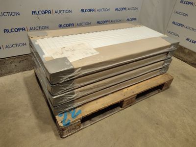 une pile de cartons posée sur une palette