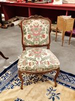 Fauteuil et chaise en noyer, mouluré et sculpté. (photo 3)