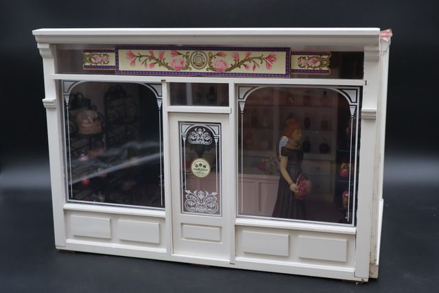 Diorama - « La parfumerie de Roger & Gallet », personnage en comp...