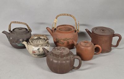 many different types of teapots and teapots on the table