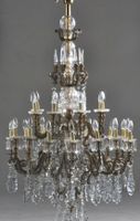 Important lustre à 24 lumières sur 2 rangs en bronze doré av…