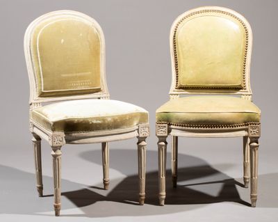 paire de chaises peintes de style Louis XVI