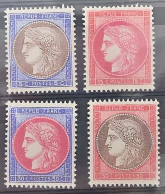 quatre timbres différents représentant des visages de femmes