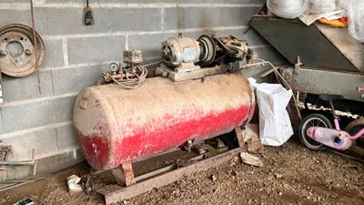 Red compressor (old model). Housing to be changed - 85089940-29 ...