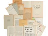 une image représentant une pile de vieux livres empilés les uns sur les autres