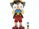 une figurine de Mickey Mouse avec une autre figurine de Mickey Mouse à côté