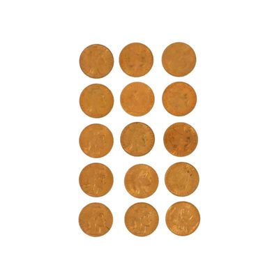 une image représentant plusieurs pièces d'or sur un fond blanc