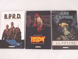 trois albums d'Hellboy et du B.P.R.D. posés sur une surface blanche
