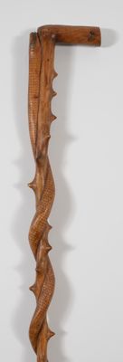 Canne en bois naturel sculpté et gravé, à pommeau équerre. Décor d'un  - Photo 1