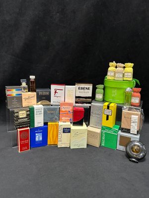 beaucoup de cigarettes différentes sur la table