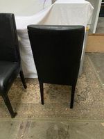 Lot de 4 chaises contemporaines en simili cuir noir, à dossi… (photo 4)
